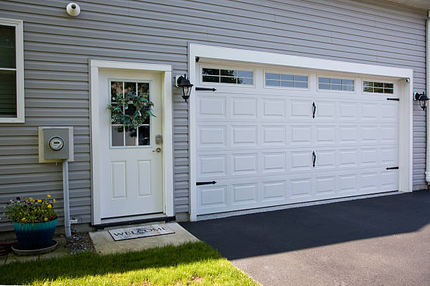 24/7 Emergency Garage Door Panel Replacement experts in State Center, IA